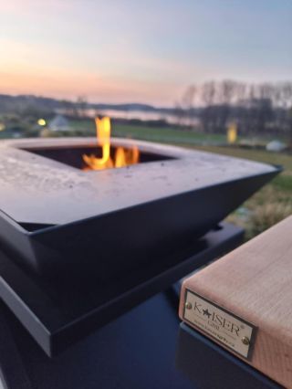 Posíláme trochu sluníčka do toho deštivého počasí☀️👋 Váš oblíbenec, gril Vinda, luxusně zdobí další zahradu🤩 Co byste si...